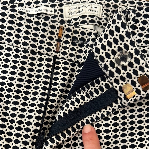Women’s Black and White Patterned Crop Dress Pants – Size 10 P - Picture 6 of 7